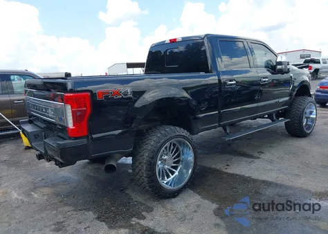 2017 Ford F-250 Platinum z USA, uszkodzony, nr VIN 1FT7W2BT8HEE91559